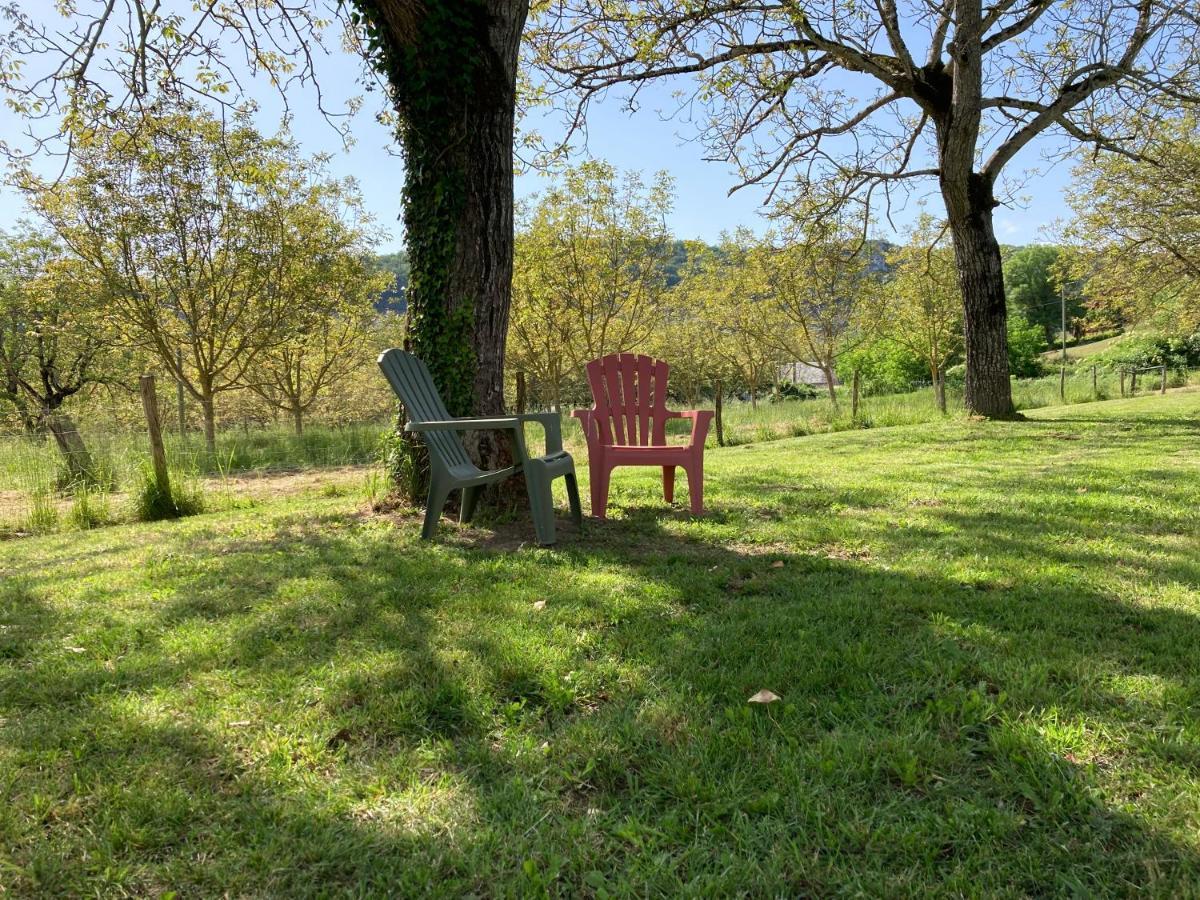 Gite Les Cles Des Champs Cote Jardin Lacave  Exterior foto