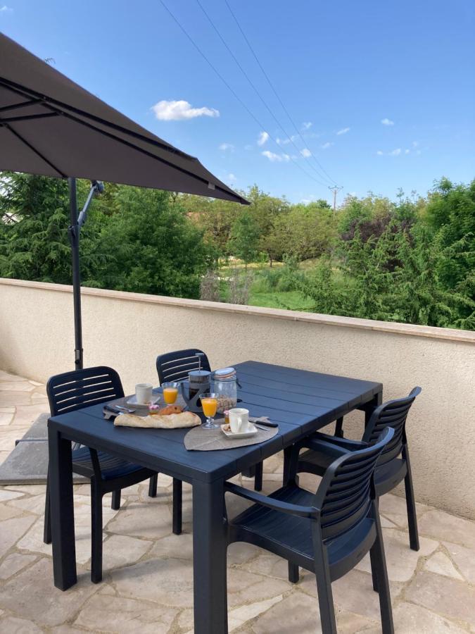Gite Les Cles Des Champs Cote Jardin Lacave  Exterior foto