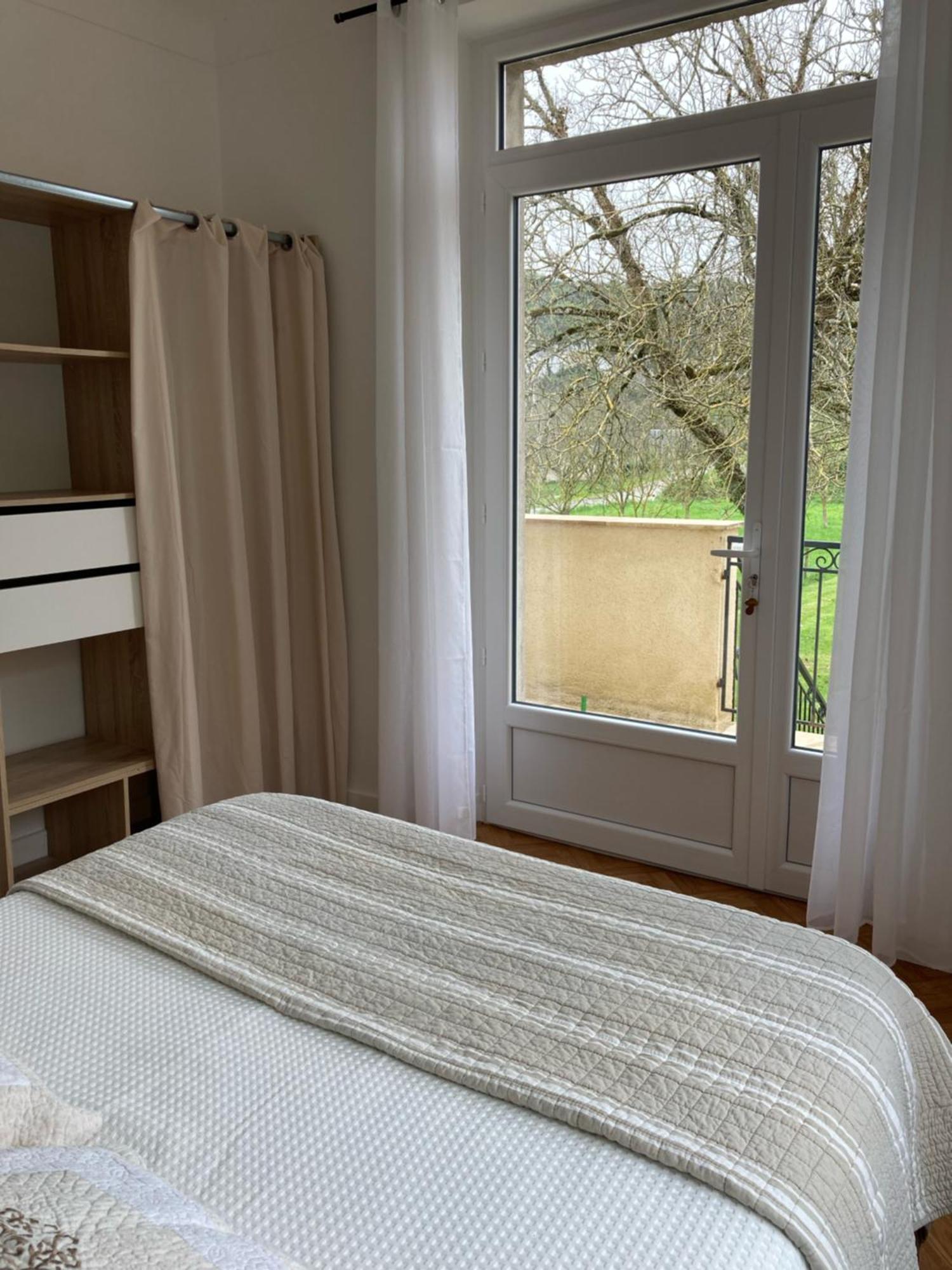 Gite Les Cles Des Champs Cote Jardin Lacave  Exterior foto