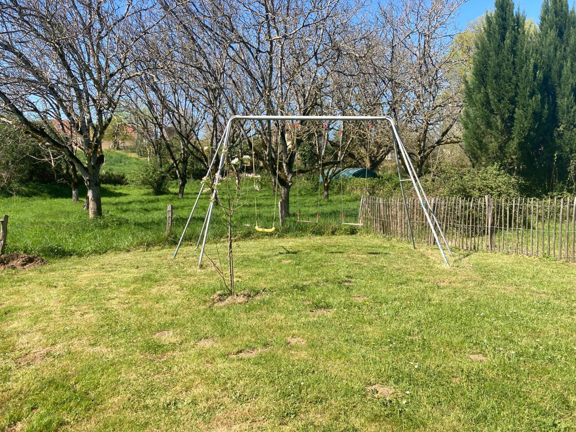 Gite Les Cles Des Champs Cote Jardin Lacave  Exterior foto
